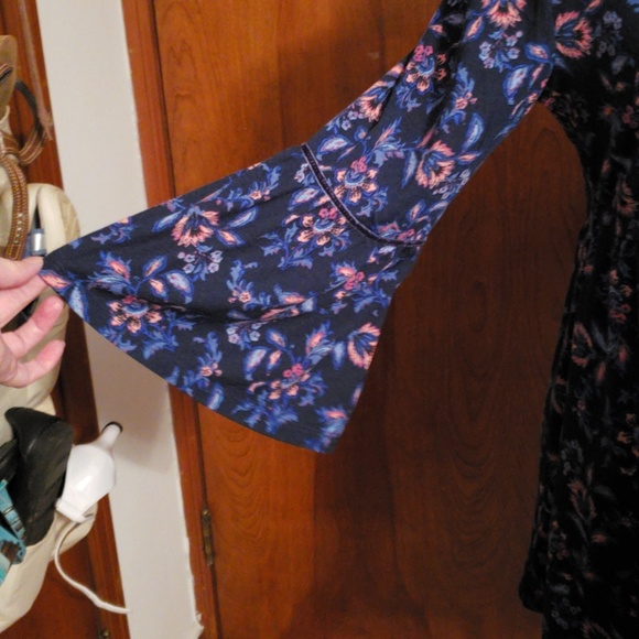 Absolutely Famous XL blouse NWT Navy blue w/lace - Picture 3 of 7